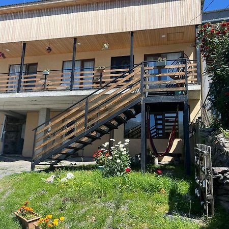 Guesthouse Relax In Kazbegi Eksteriør billede