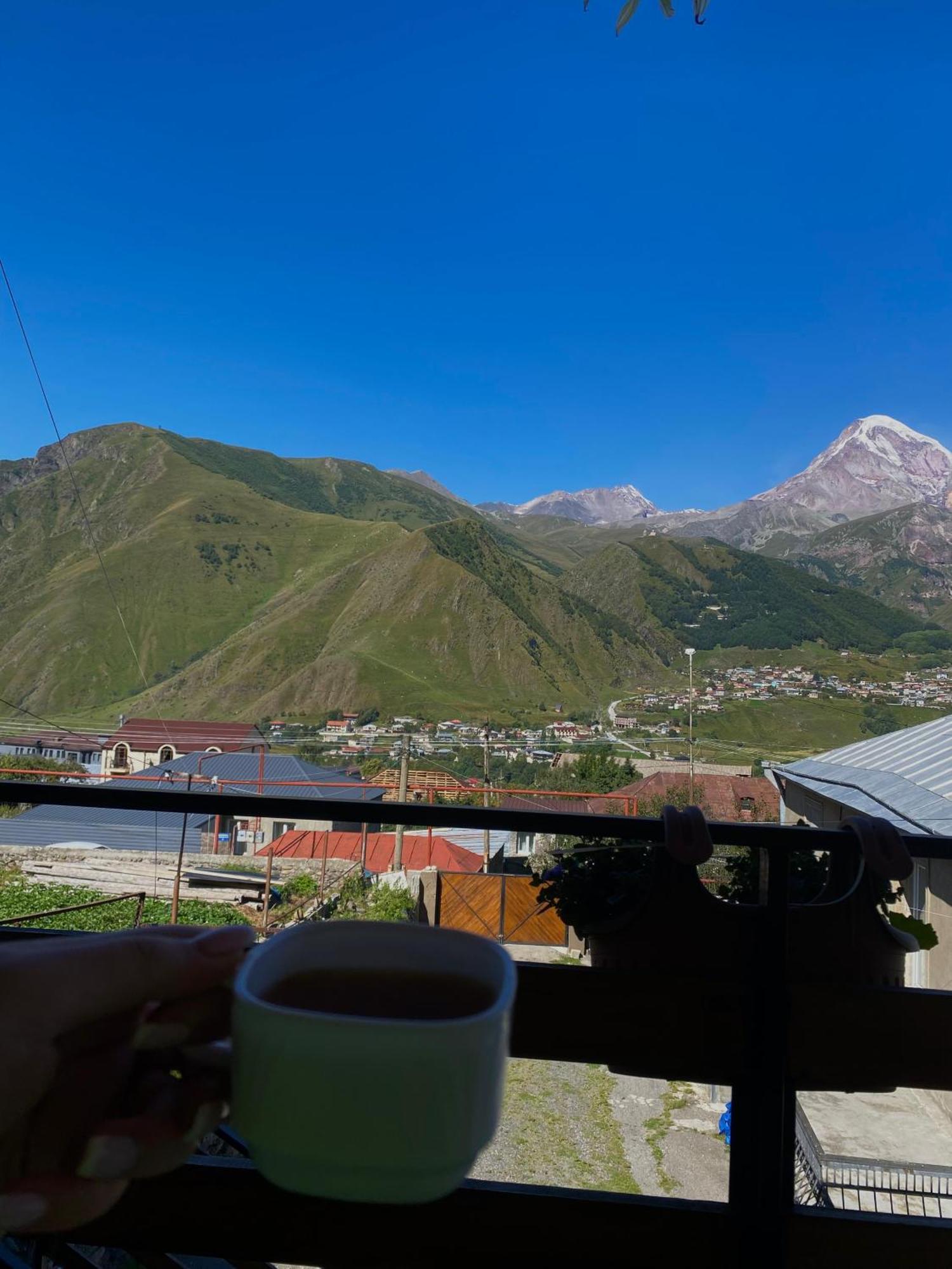 Guesthouse Relax In Kazbegi Eksteriør billede
