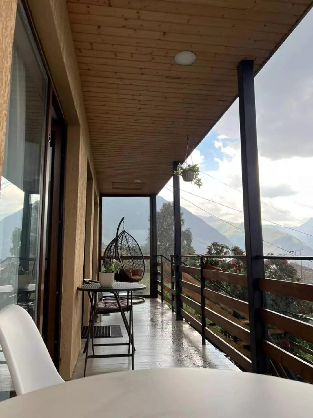 Guesthouse Relax In Kazbegi Eksteriør billede